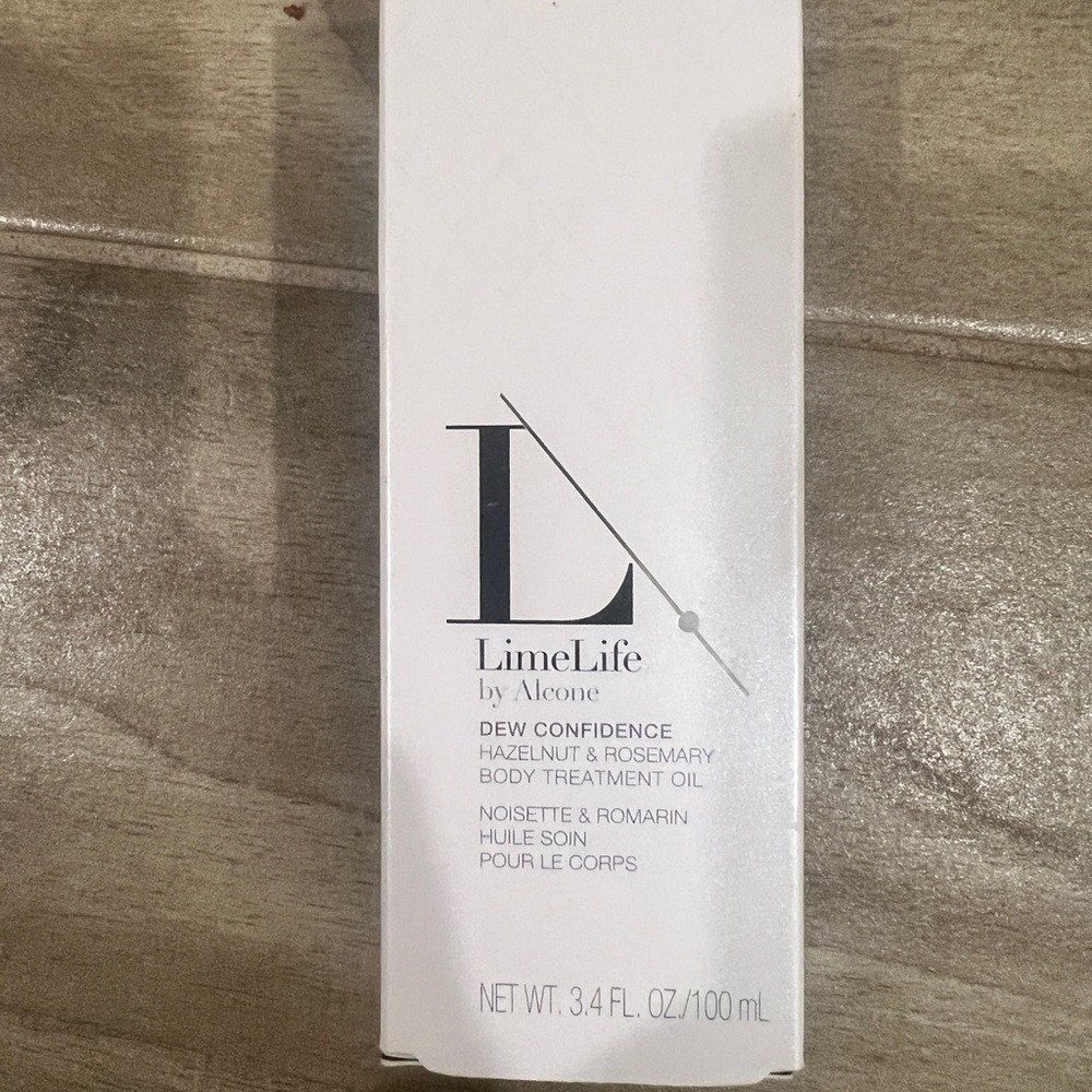 Dew Confidence Body Treatment Oil - White